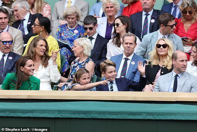 英国8岁夏洛特公主首现温网赛场，风头盖过哥哥(3)