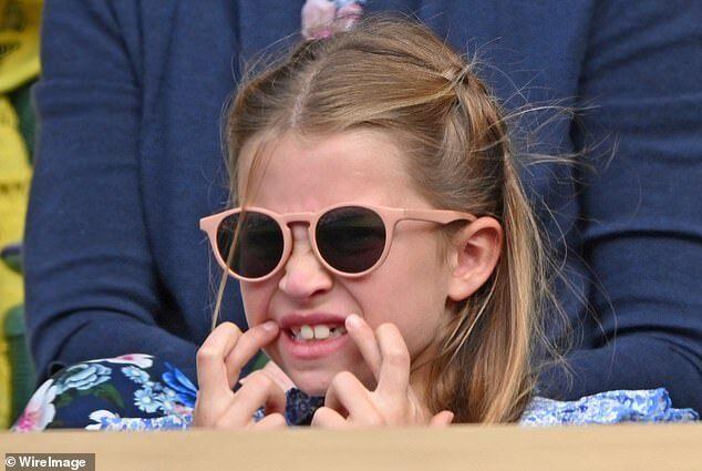 英国8岁夏洛特公主首现温网赛场，风头盖过哥哥(5)