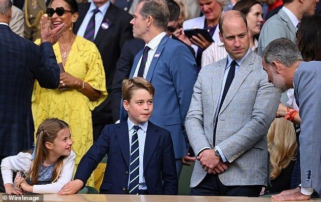 英国8岁夏洛特公主首现温网赛场，风头盖过哥哥(7)