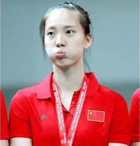 28岁的郑益昕虽然在世联赛上出场时间有限，但是每一次出场都有精彩发挥。在中国女排(2)