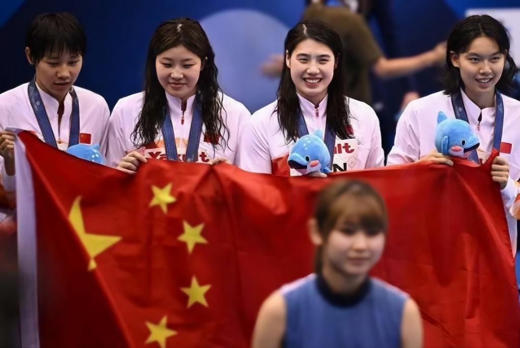 浓眉大眼的张雨霏又来了！这名爱笑的女孩，东京奥运会冠军带领中国女子接力队，在游泳(3)