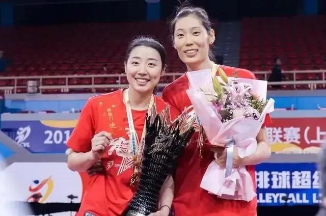 朱婷和姚迪是中国女排一对好闺蜜，她俩在国家队和天津队奋战多年，又一起征战欧冠联赛(3)