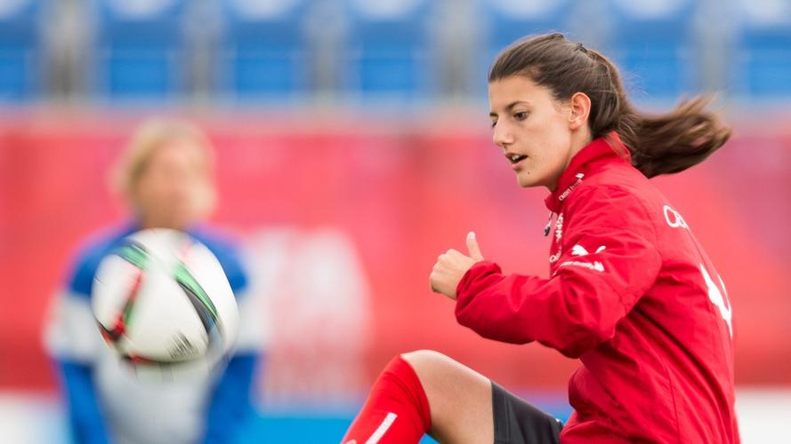 女足世界杯：瑞士24岁新星光芒四射，被封最美女球员，粉丝破千万(2)