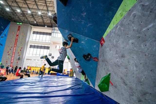 云南省青少年攀岩锦标赛落幕 60余名运动员参赛(1)