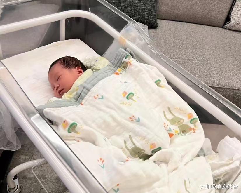 恭喜！中国奥运冠军31岁产子，晒产房平安照：宝宝天庭饱满有福气(3)