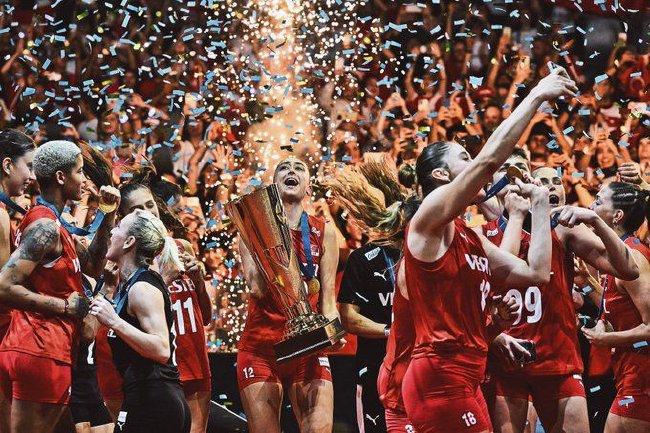 女排欧锦赛决赛土耳其3-2塞尔维亚 首度荣膺冠军(1)