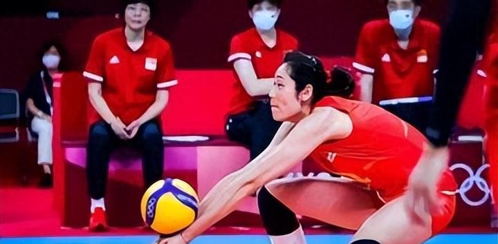 女排奥运资格赛爆大冷！中国女排被逼进绝境，将面临提前出局风险(11)