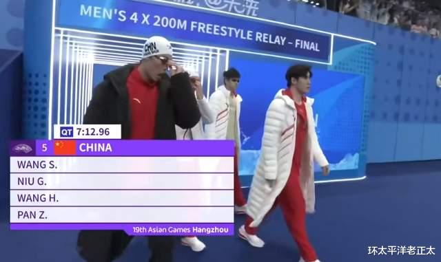 中国游泳队狂轰11金！接力遗憾丢冠，韩国破亚洲纪录，4人相拥而泣(1)