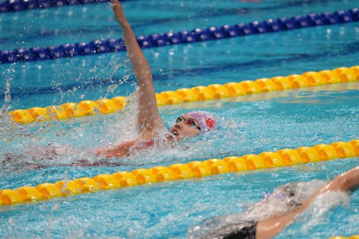 女子200米仰泳预赛，中国队彭旭玮、柳雅欣携手进入决赛（组图）(2)