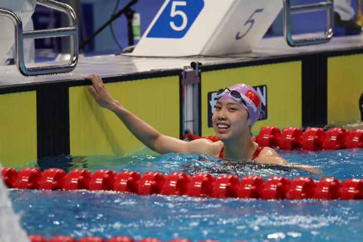 女子200米仰泳预赛，中国队彭旭玮、柳雅欣携手进入决赛（组图）(4)
