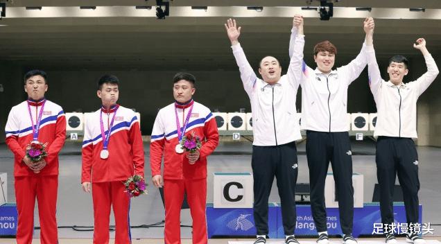 韩国队夺金牌，朝鲜球员一脸不开心：低头+叹气+流泪，拒绝握手(1)