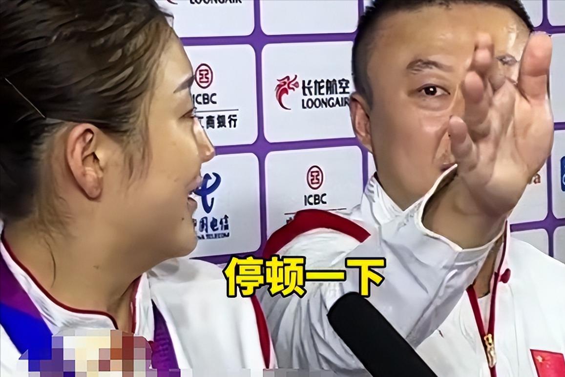 中国女乒夺冠后陈梦激动发言，教练上前忙捂话筒，背后原因揭秘(8)