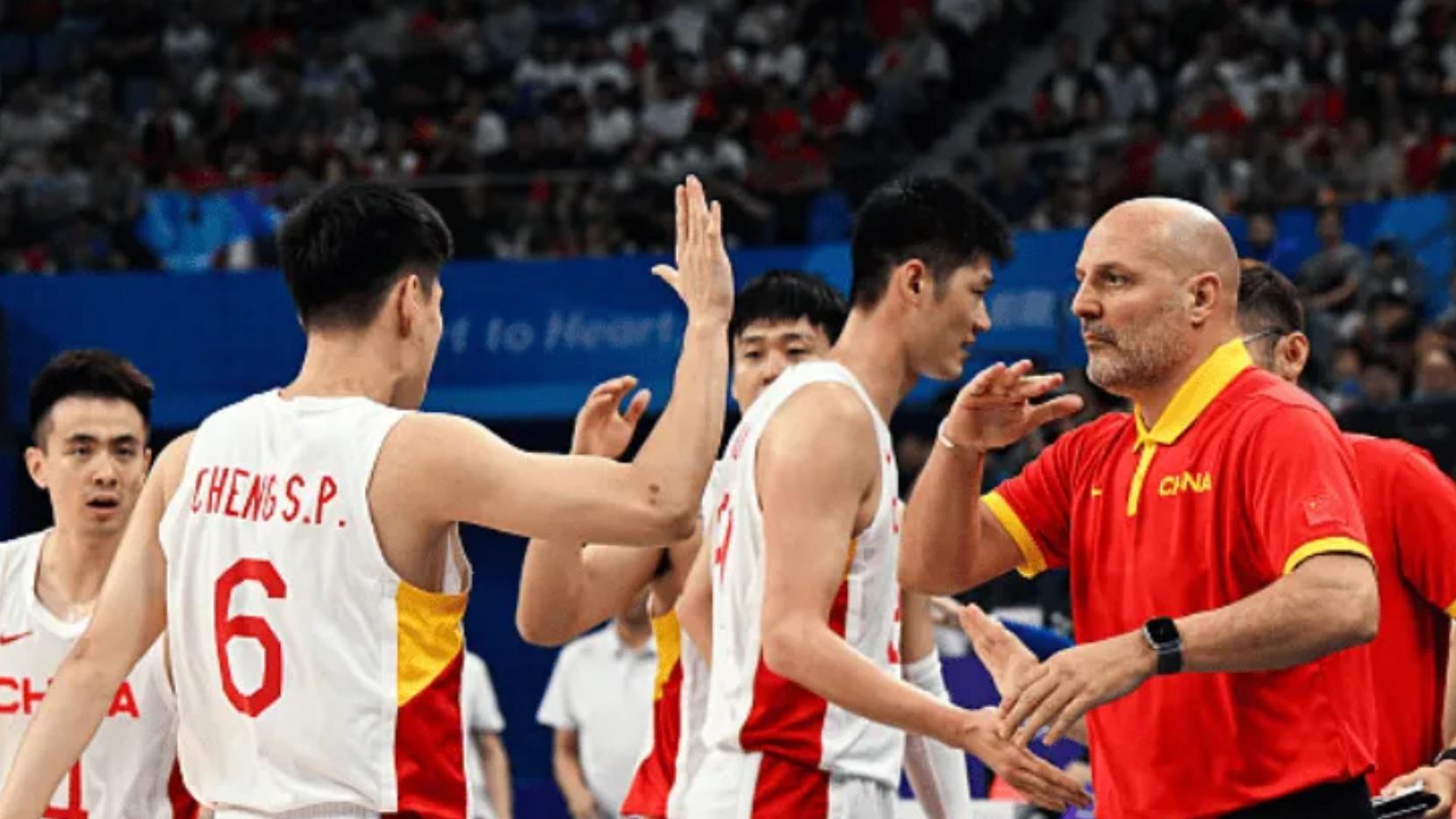 14分大胜！中国男篮淘汰韩国，对手犯规引争议：卡喉+发力拉拽(5)