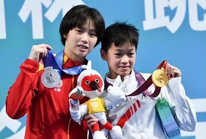 中国跳水双子星争霸赛：全红禅10米台得金，陈宇汐摘银(1)