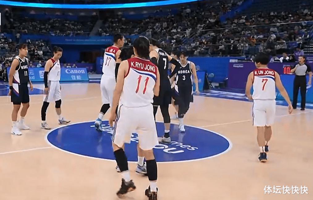93-63！韩国女篮大胜朝鲜夺铜，赛后相互致意走流程相当敷衍