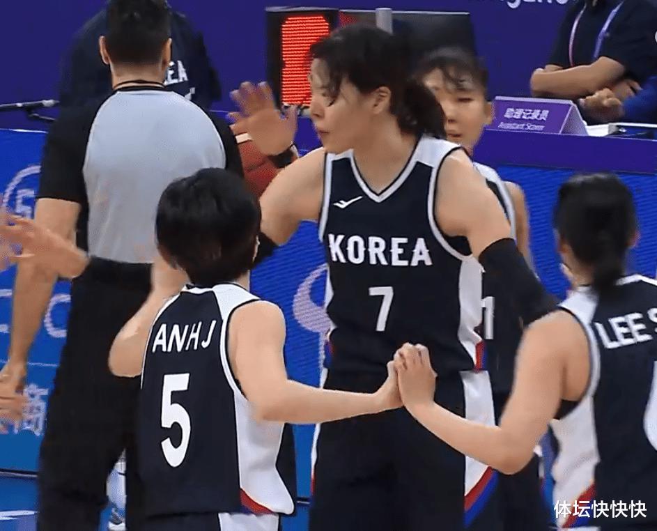 93-63！韩国女篮大胜朝鲜夺铜，赛后相互致意走流程相当敷衍(3)