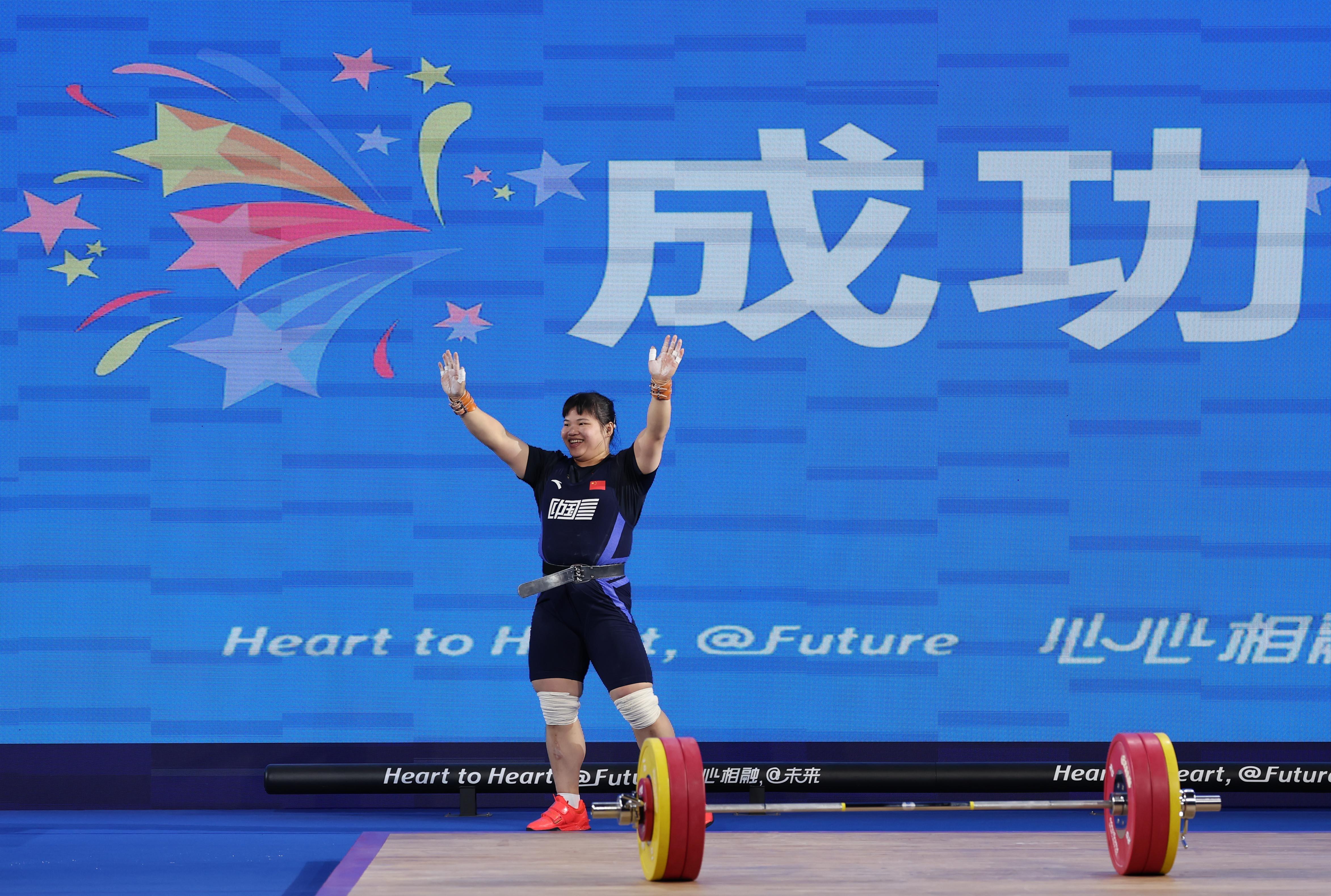 举重——梁小梅获女子87公斤级冠军