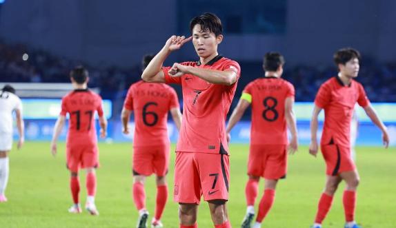 韩K联直播：韩国力败乌兹别克斯坦挺进亚运决赛，严原上不幸负伤！