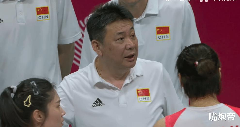 中国女排3-0灭日本夺冠！蔡斌笑了，惠若琪激动，张常宁意味深长