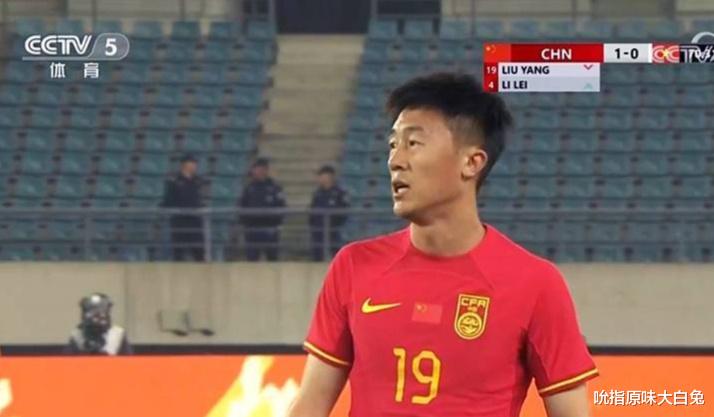 上港3位球员获赞，刘洋是球盲过滤器，国足下场踢乌兹，坚持防反(3)