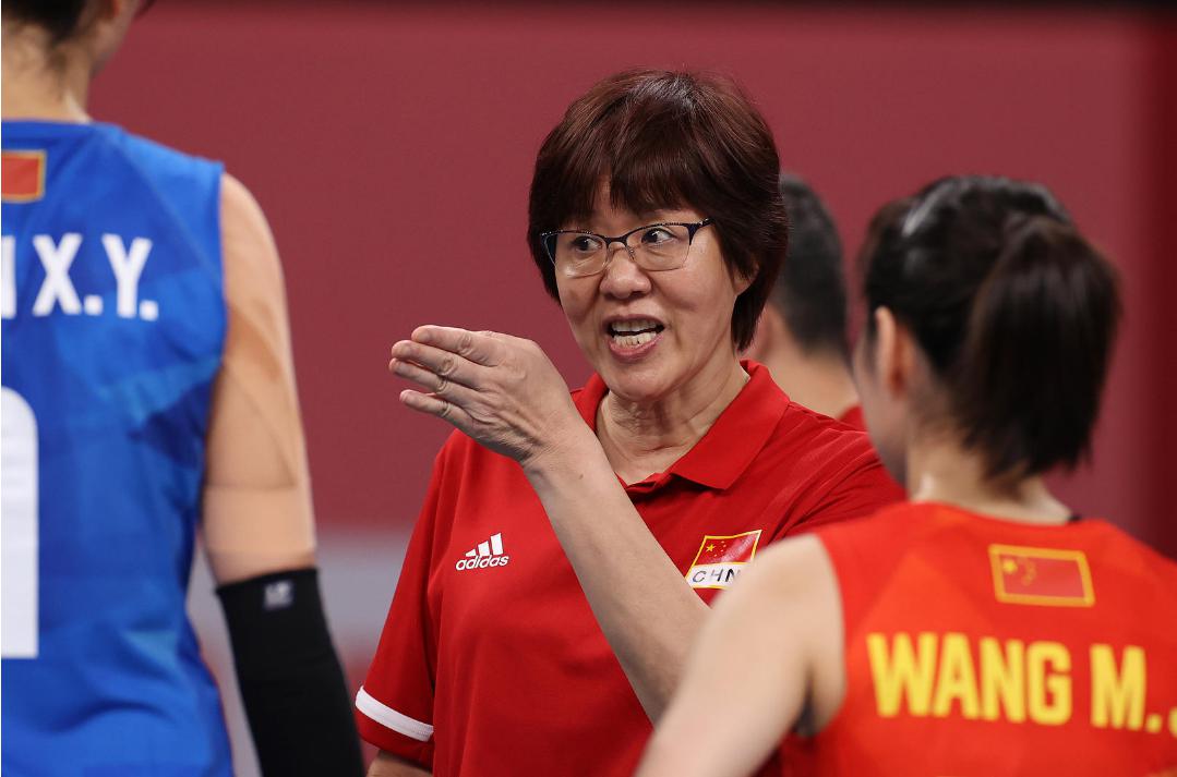 中国女排新消息：63岁传奇教练郎平再掌帅印，开启新的篇章！
