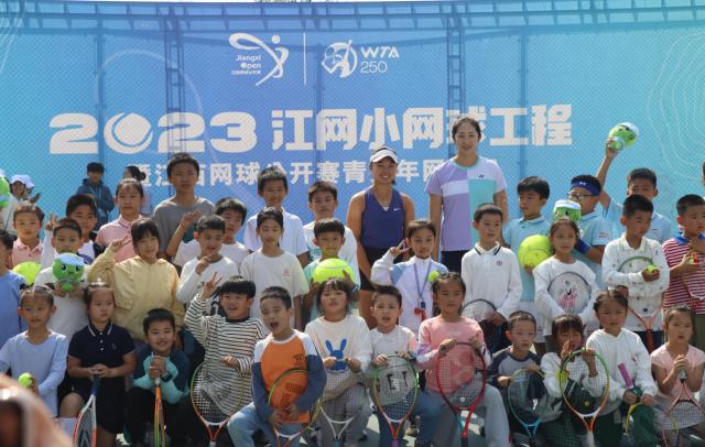 WTA江西网球公开赛收官 西尼亚科娃问鼎女单冠军(4)