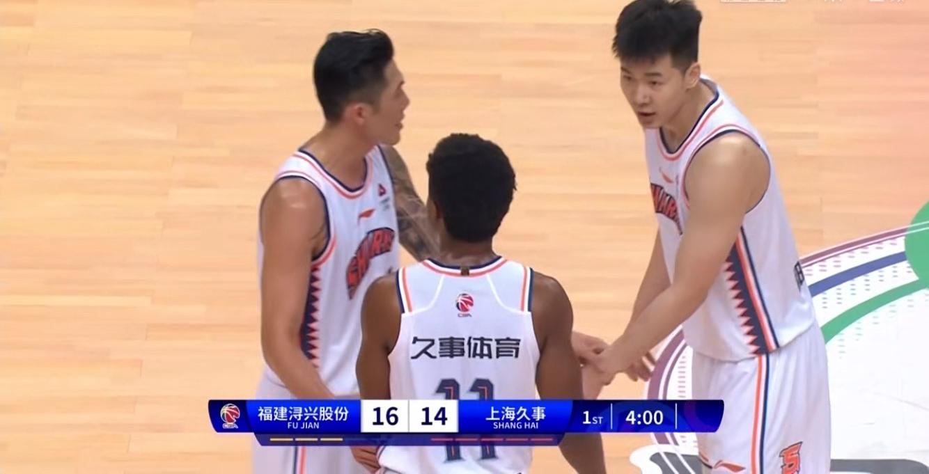13分3篮板强攻，上海外援王者归来，王哲林5+10罚球打铁，防守失常(4)