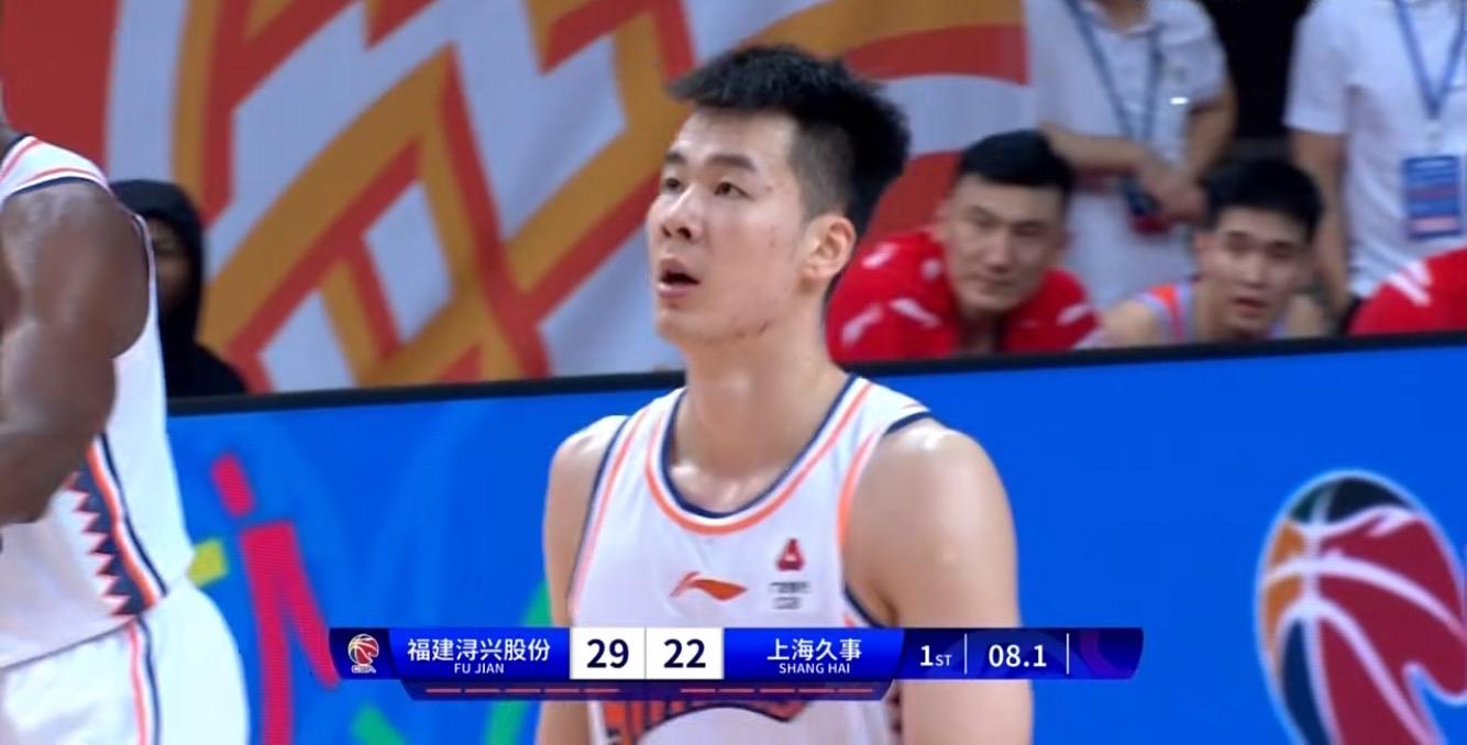 13分3篮板强攻，上海外援王者归来，王哲林5+10罚球打铁，防守失常(5)