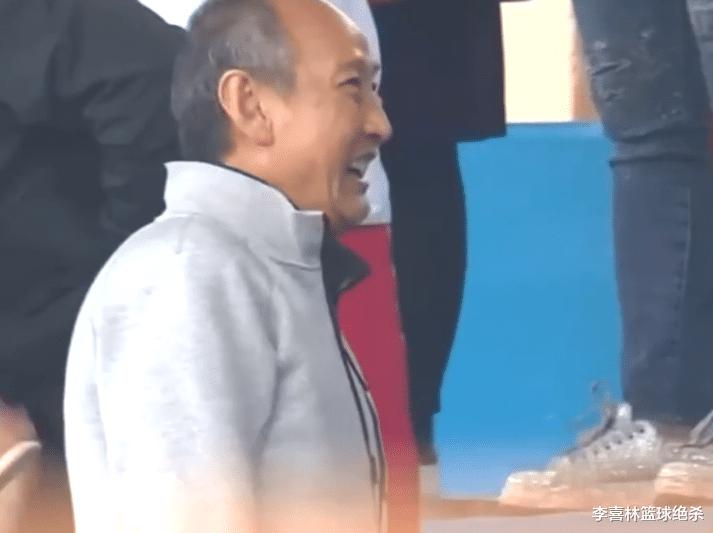 刘翔接班人来了！中国17岁跨栏天才13秒39夺冠破纪录，孙海平见证(3)