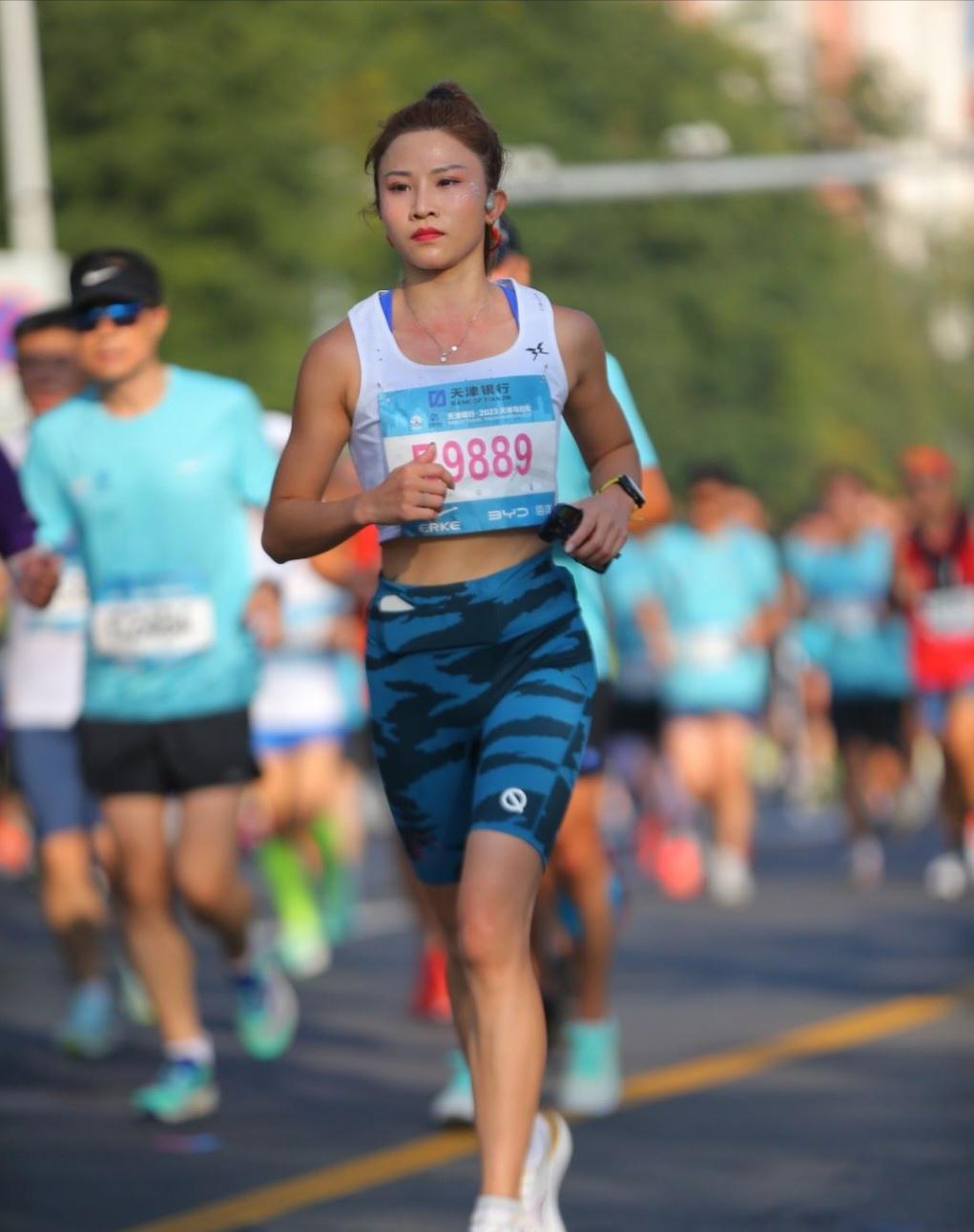 马拉松赛事水平越低，女跑者穿得越保守(1)
