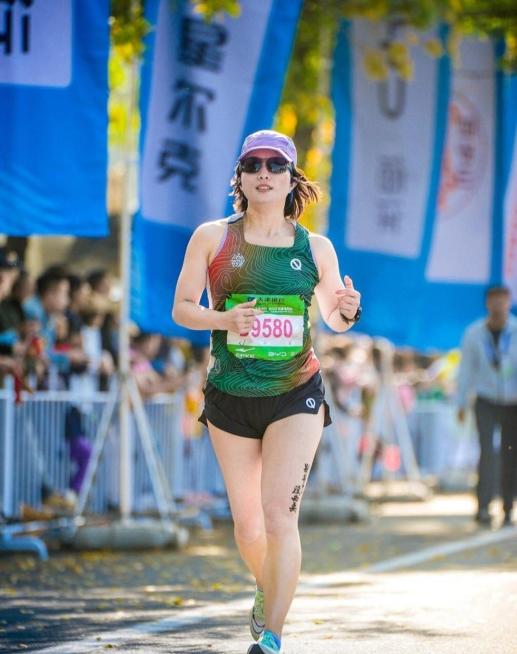 马拉松赛事水平越低，女跑者穿得越保守(3)