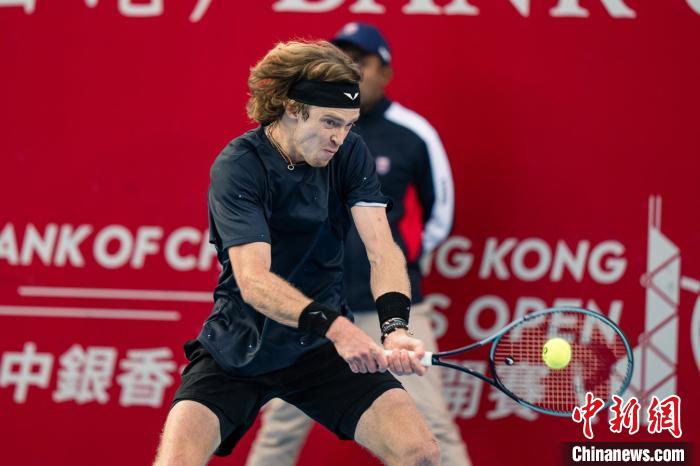 2024香港网球公开赛：俄罗斯选手卢布列夫夺男单冠军(1)