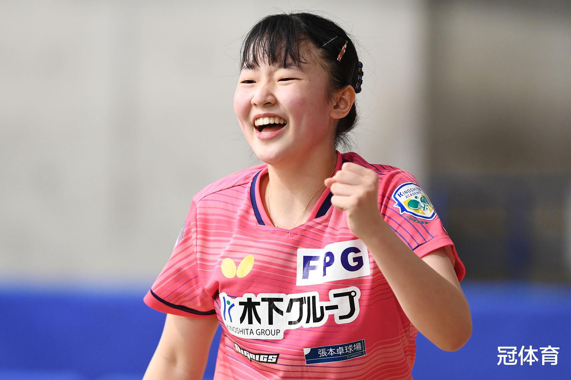 3-4！女乒世界冠军爆冷出局，张本智和惊险晋级，首个11-0诞生(2)