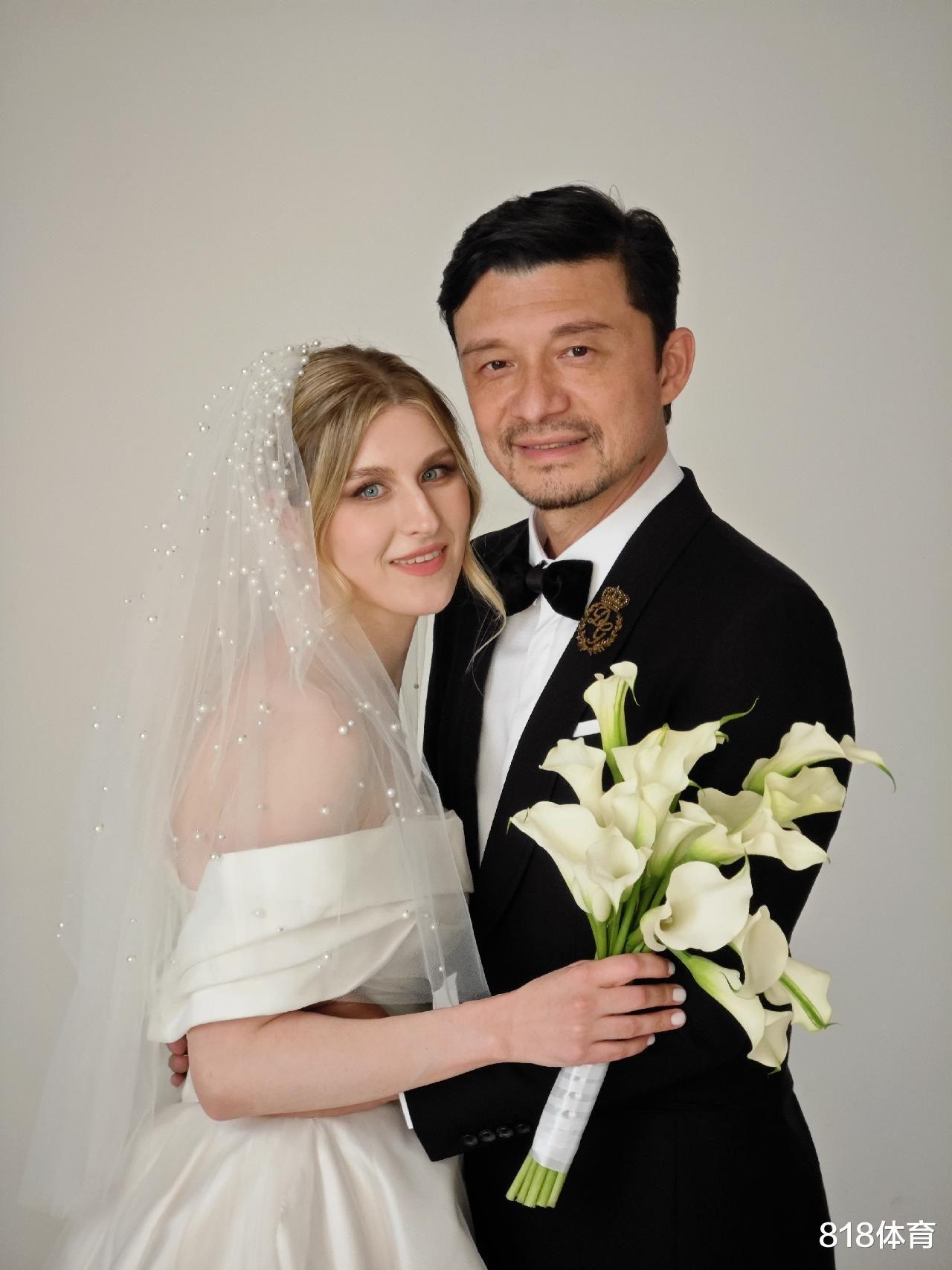 人生赢家！50岁谢晖二婚迎娶34岁俄罗斯超模，育有1子1女生活甜蜜