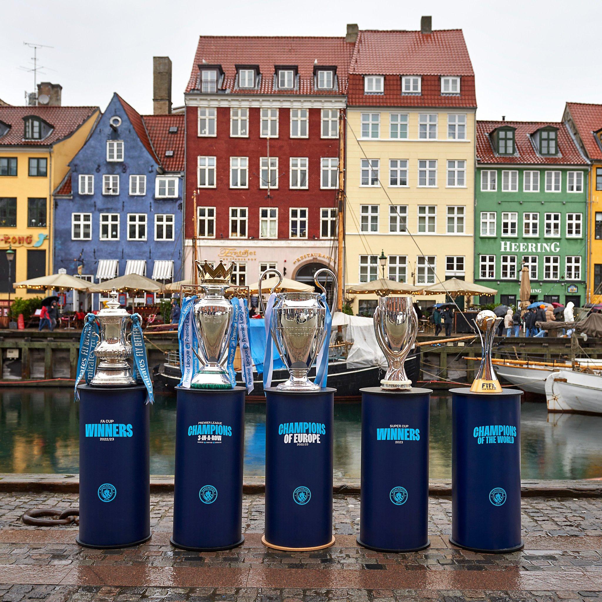 曼城三冠王奖杯巡展来到丹麦，欧冠客战哥本哈根前展出(2)