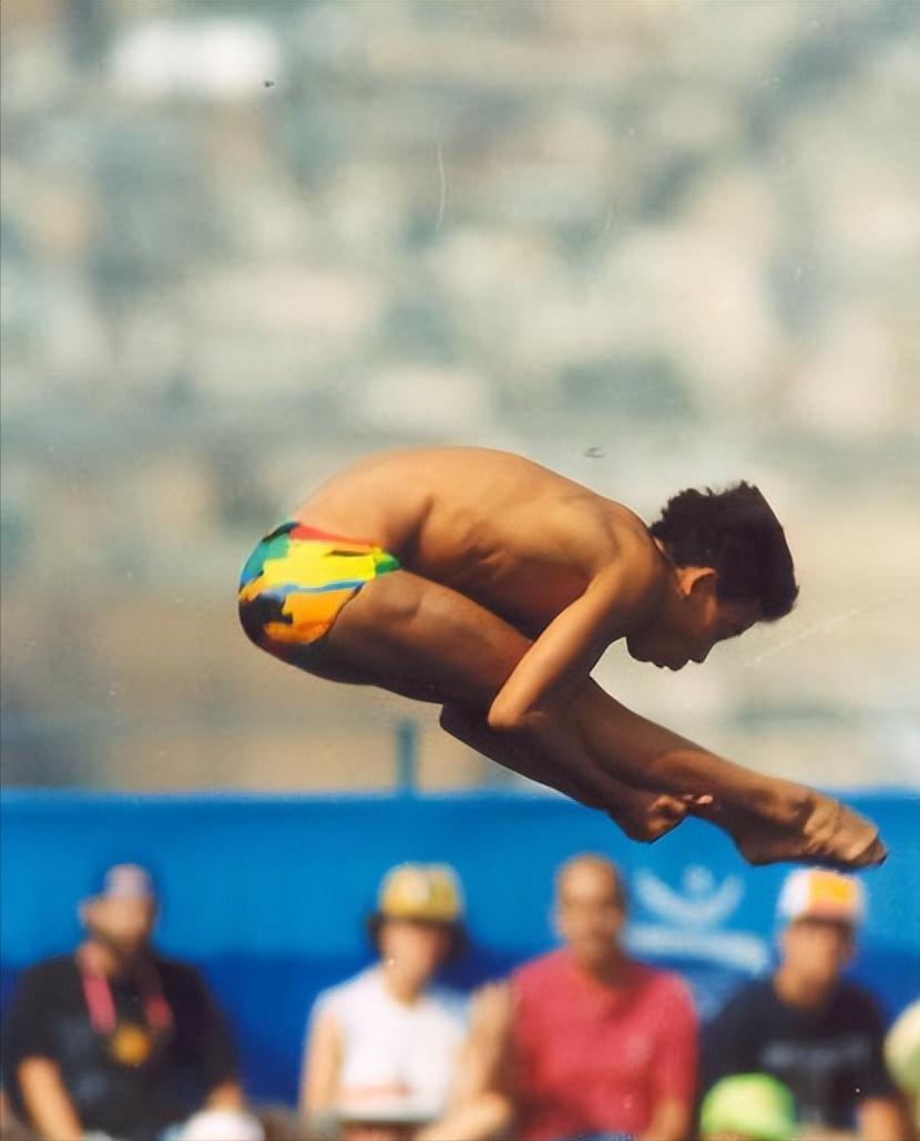 他16岁获奥运跳水冠军，被称为“黑马王子”，逼师妹与他领结婚证(2)