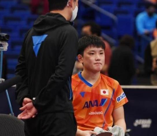 世乒赛爆冷：国乒男队出线，2大世界冠军惜败，张本智和3-0爆发(9)