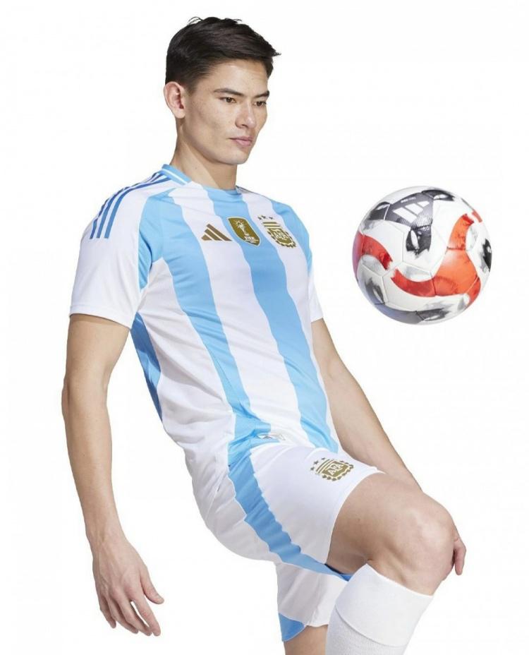 阿根廷美洲杯球衣谍照：经典蓝白配色，金色Logo+队徽三颗星(3)