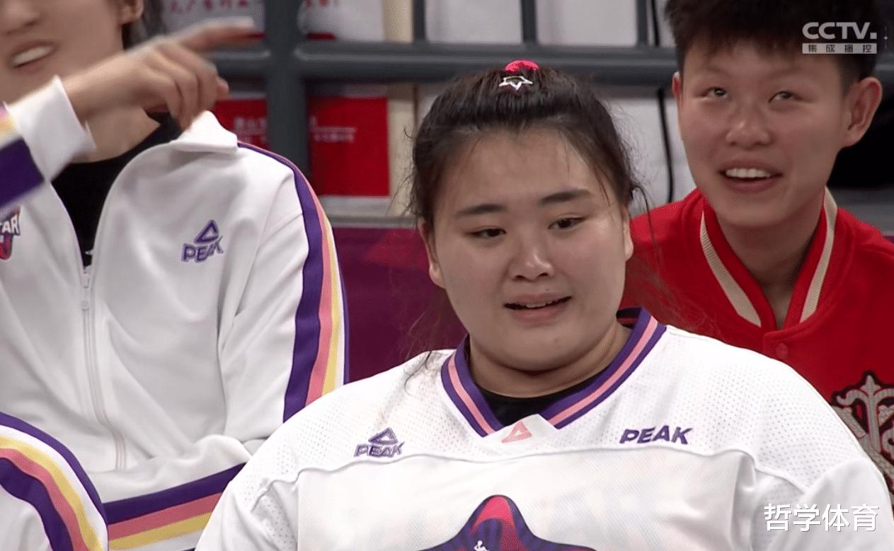 世界级中锋！中国女篮2米11悍将，砍37分7板 姚明亲自颁发MVP大奖