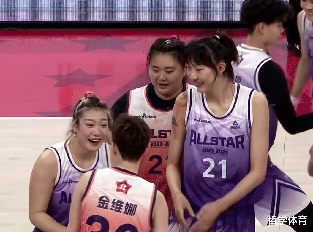 世界级中锋！中国女篮2米11悍将，砍37分7板 姚明亲自颁发MVP大奖(2)