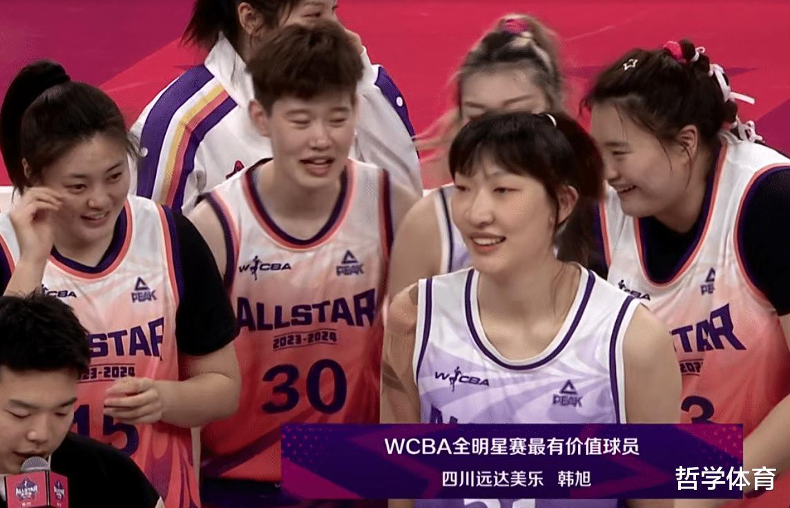 世界级中锋！中国女篮2米11悍将，砍37分7板 姚明亲自颁发MVP大奖(4)