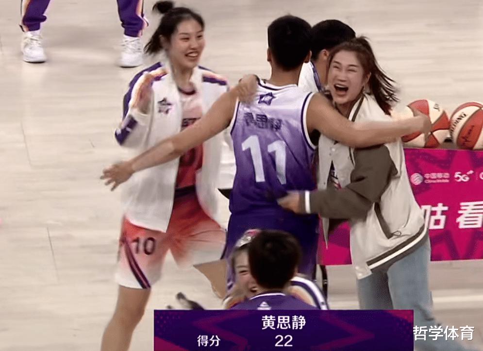 世界级中锋！中国女篮2米11悍将，砍37分7板 姚明亲自颁发MVP大奖(5)
