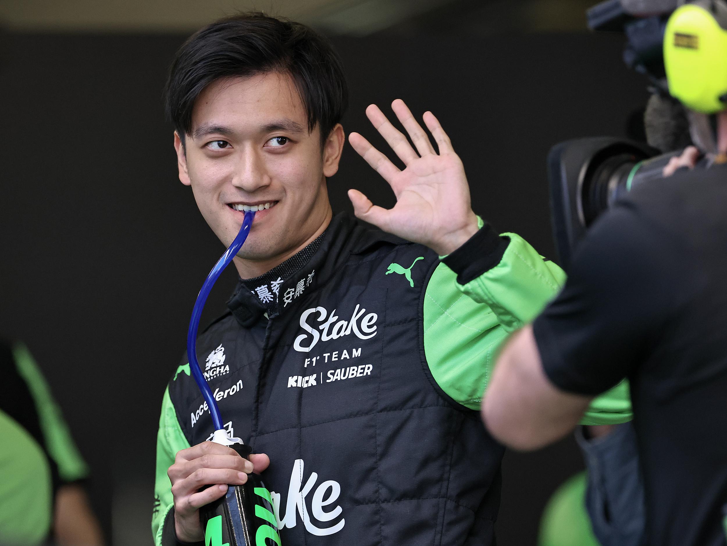 维斯塔潘夺下F1中国大奖赛冲刺赛冠军，周冠宇第9无缘拿分(1)