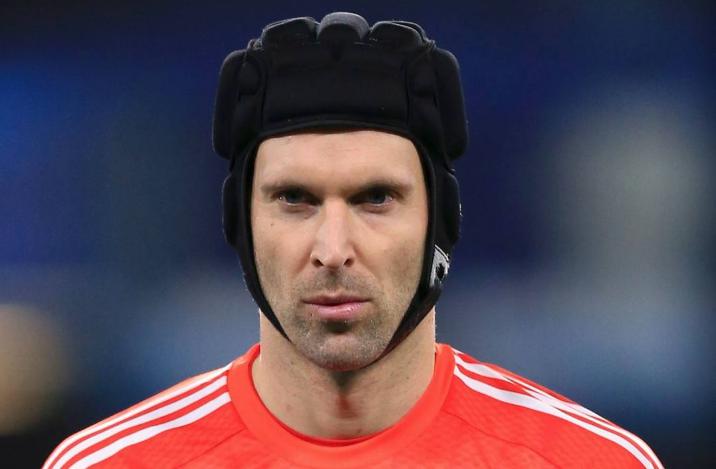 足球运动员切赫为什么每场比赛都要带头套？(2)