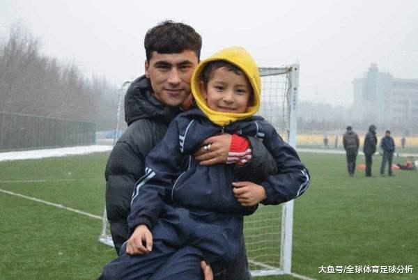 巴力在绿城上演一球成名的好戏之后，他就成为了中国足坛最炙手可热的新星。