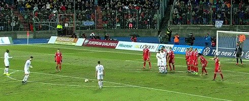 【欧预赛】C罗第99球 B席助攻 葡萄牙2比0客胜出线(3)