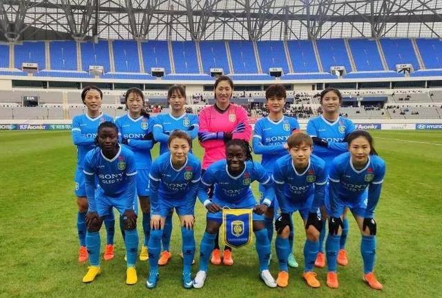 苏宁女足2-0逆袭夺亚冠亚军，姑娘们给中国足球长脸了(3)