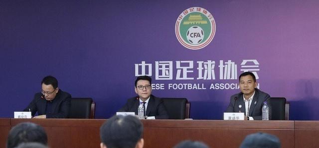 足协主席陈戌源亲自在上海组织召开了各支俱乐部代表会议，新政出不来都着急！