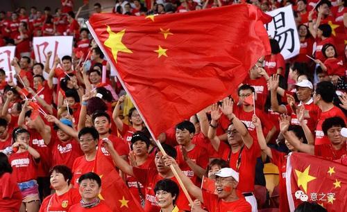 中国足球讨论再升级，为什么受伤的总是中国男足？(1)