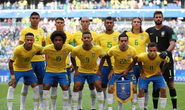 贝利说巴西队难走出低谷期，《法国足球》或许在转移金球奖的争议(3)